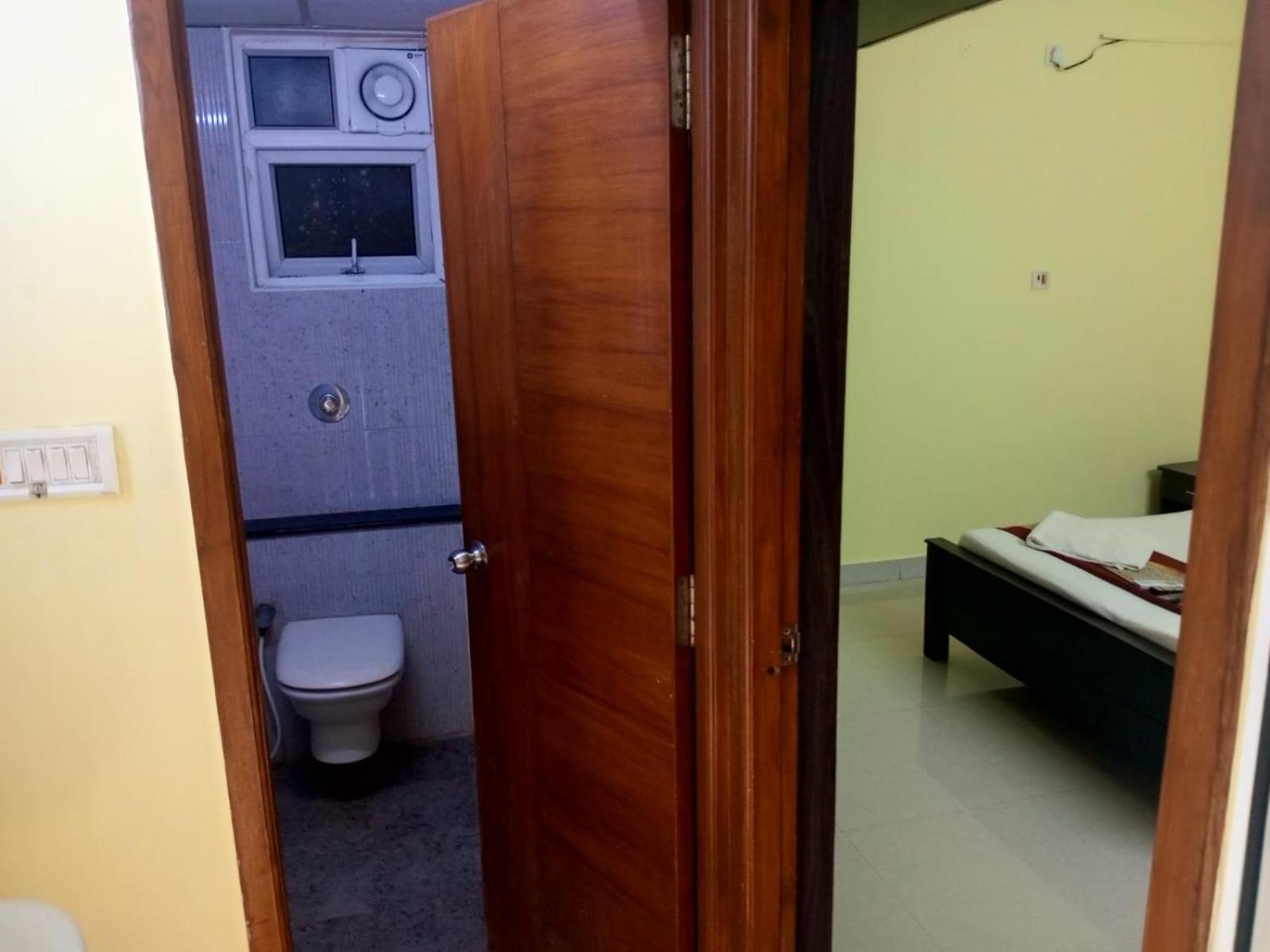 The Posh Residency, Ecr Bed & Breakfast Ченай Екстериор снимка