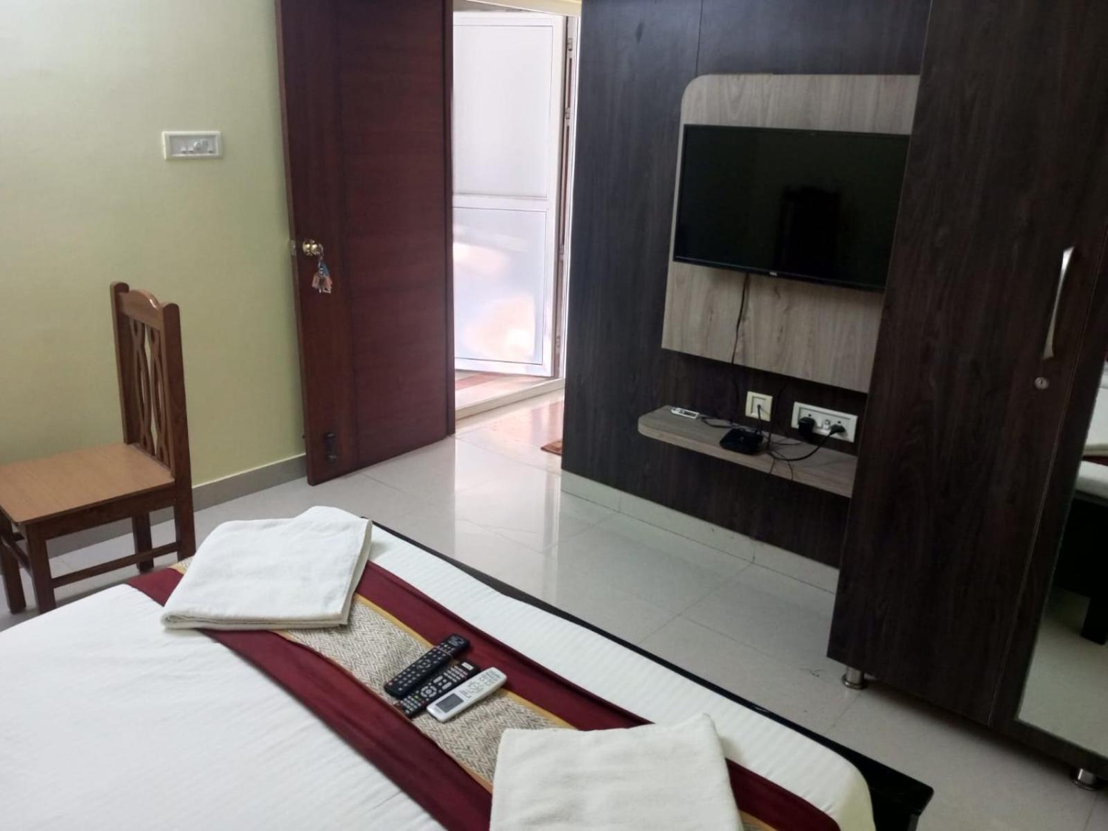The Posh Residency, Ecr Bed & Breakfast Ченай Екстериор снимка