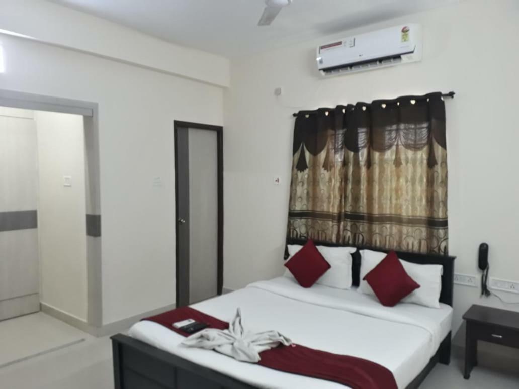 The Posh Residency, Ecr Bed & Breakfast Ченай Екстериор снимка