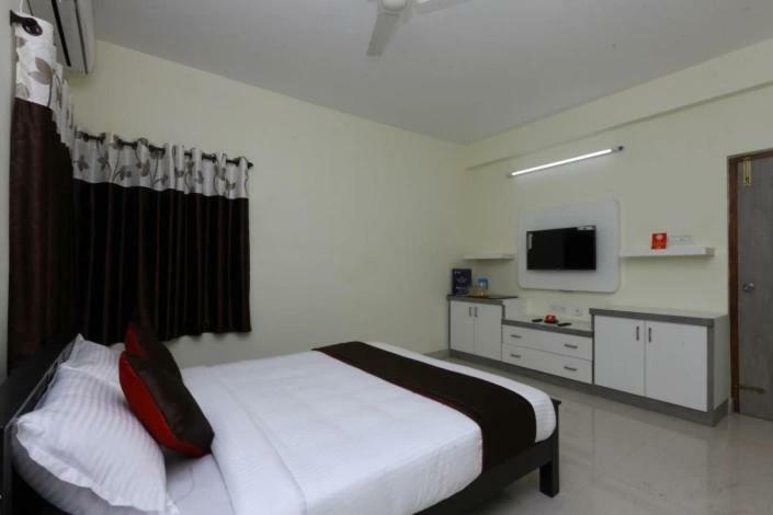 The Posh Residency, Ecr Bed & Breakfast Ченай Екстериор снимка