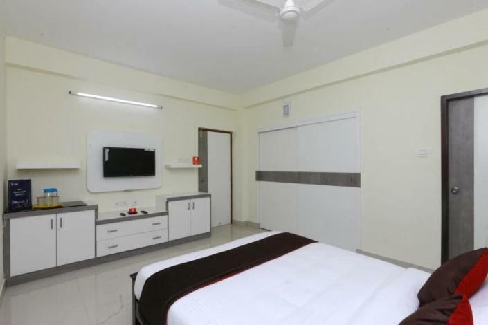 The Posh Residency, Ecr Bed & Breakfast Ченай Екстериор снимка