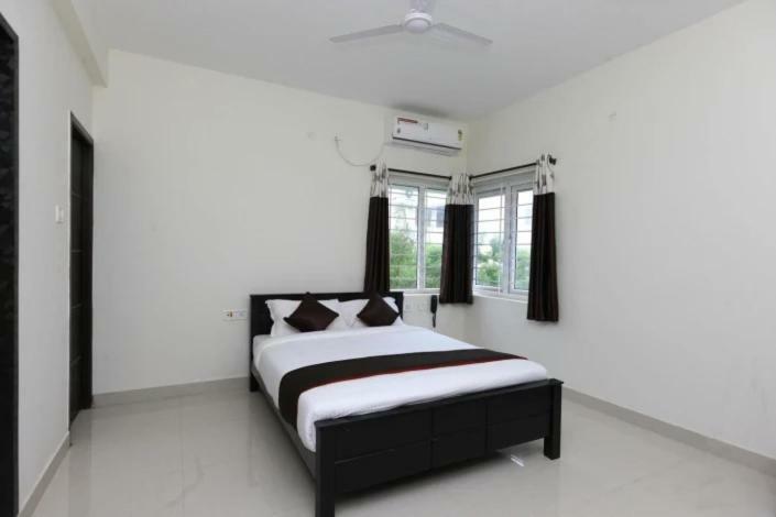 The Posh Residency, Ecr Bed & Breakfast Ченай Екстериор снимка